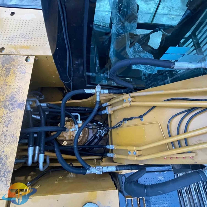 Caterpillar CAT323D2L excavator used construction machinery, fast delivery and reliable shipping. Contact us for the latest offers.