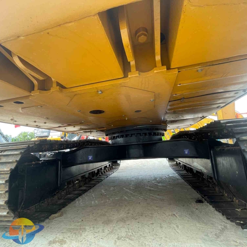 Caterpillar 320D2L excavator in good condition. Used earthmoving machinery. Professionally repaired and ready for delivery.