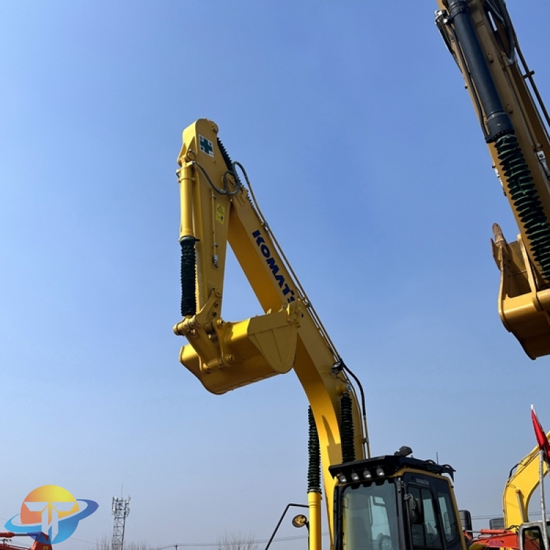 Second hand Komatsu PC240LC-8 excavator original engine excavator high quality