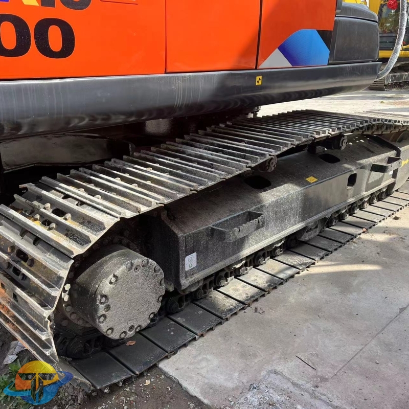 Hitachi ZX200 excavator Earthmoving machinery Used crawler excavator for sale