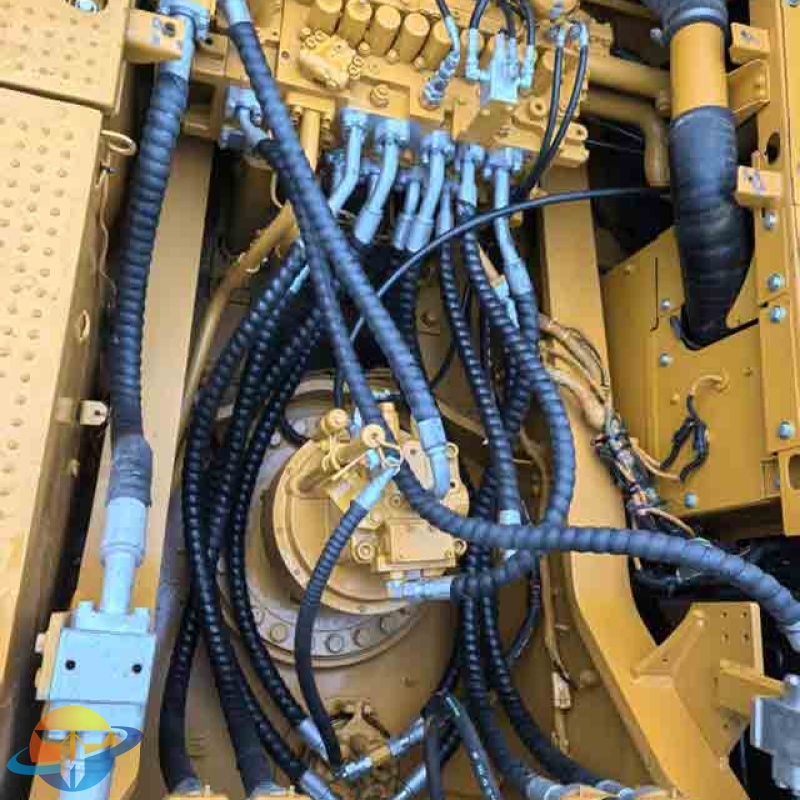 Caterpillar CAT336 excavator, a hydraulic crawler excavator used for heavy construction and mining.