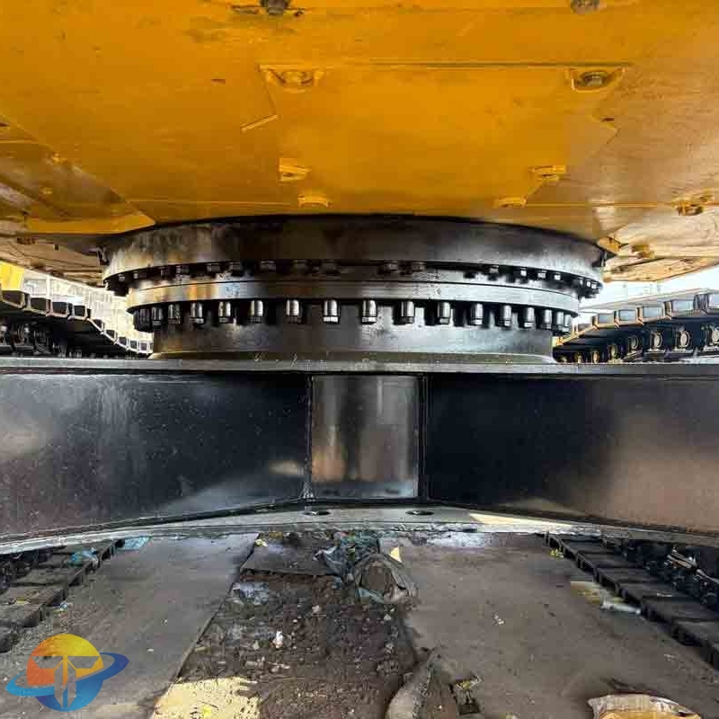 High-quality Caterpillar CAT345 excavator, low-work-time, reliable, large used machinery for sale.