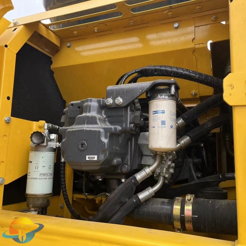 Cheap second-hand Komatsu PC240-8 excavator large equipment is hot selling