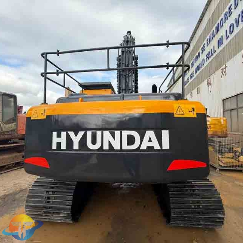 Used Hyundai 220LC-9S excavator (22 tons) from South Korea, original equipment for sale.