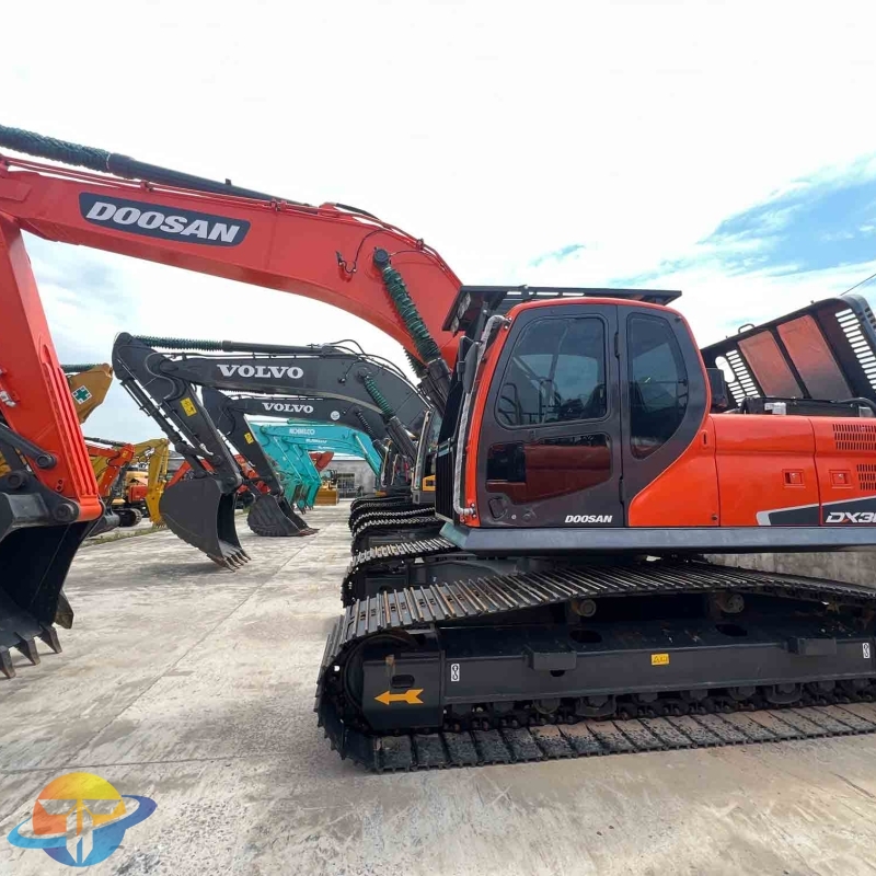 Large machinery Doosan DX300LC-9C excavator good performance second-hand excavator for sale