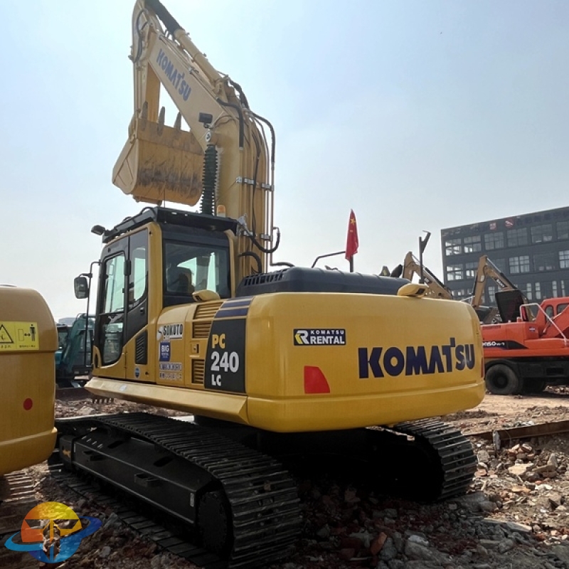 Second hand Komatsu PC240LC-8 excavator original engine excavator high quality