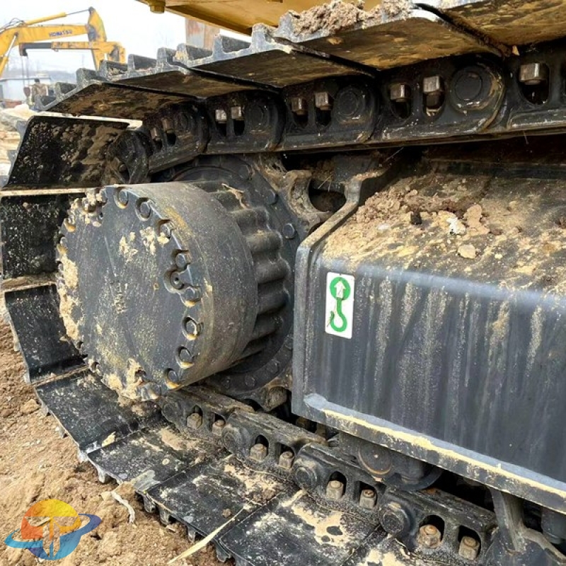 Cheap second-hand Komatsu PC240-8 excavator large equipment is hot selling