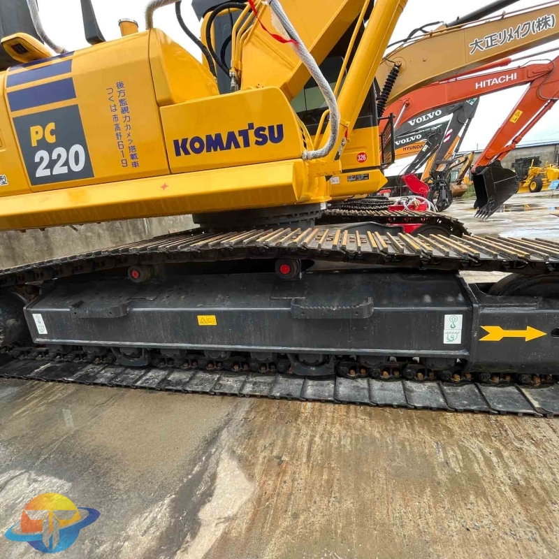 Second hand original Japanese high quality Komatsu pc220 crawler excavator with core motor engine gearbox gear parts for sale.