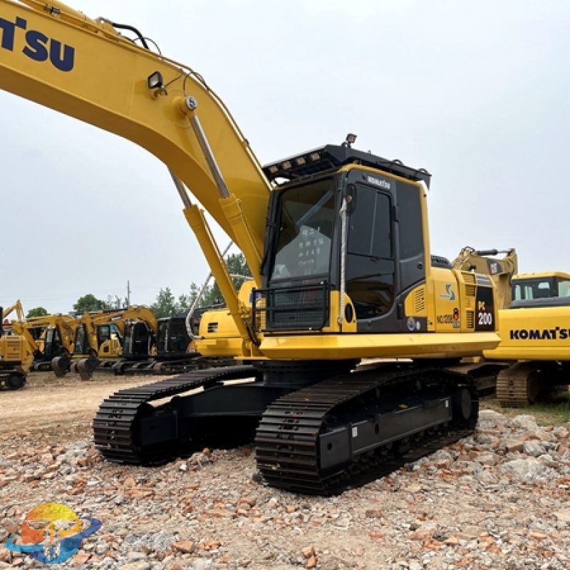 Premium Komatsu PC200-8 excavator with excellent performance and low working time