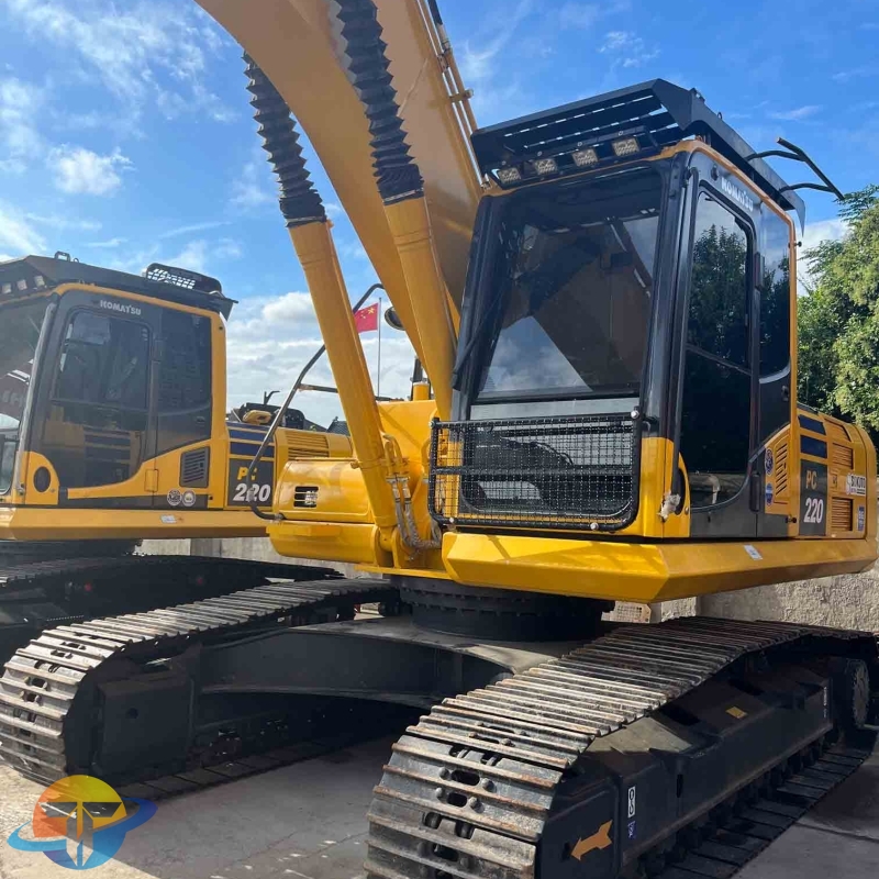 2022 genuine Komatsu PC220-8N1 excavator used construction machinery with good performance for sale.
