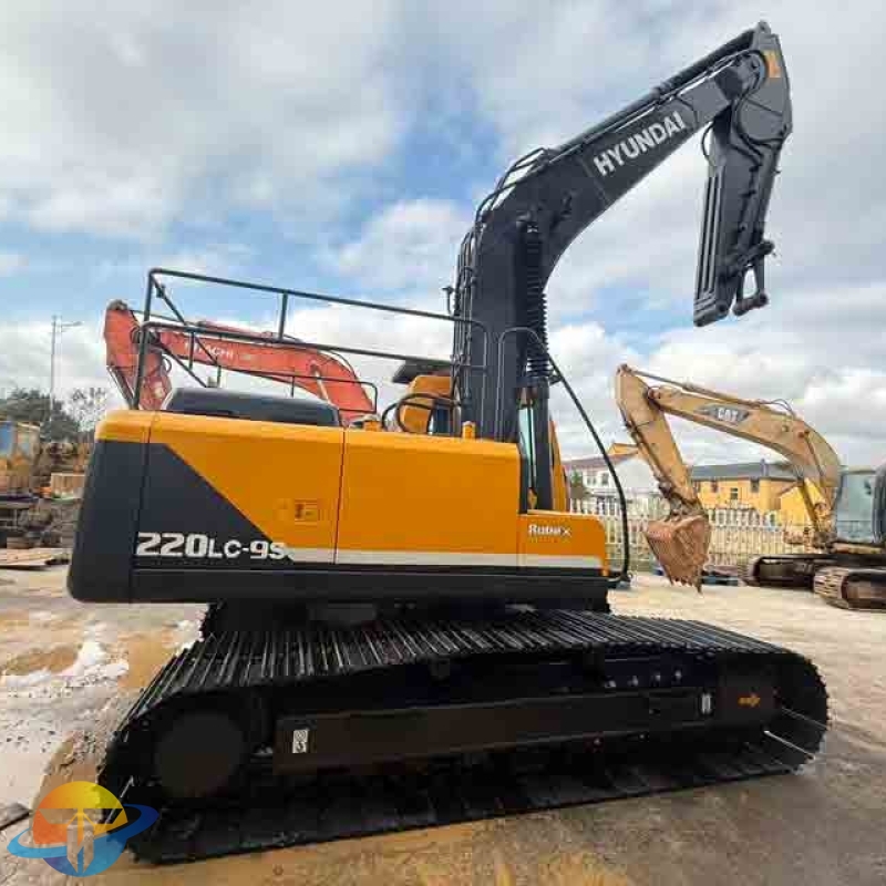 Used Hyundai 220LC-9S excavator (22 tons) from South Korea, original equipment for sale.