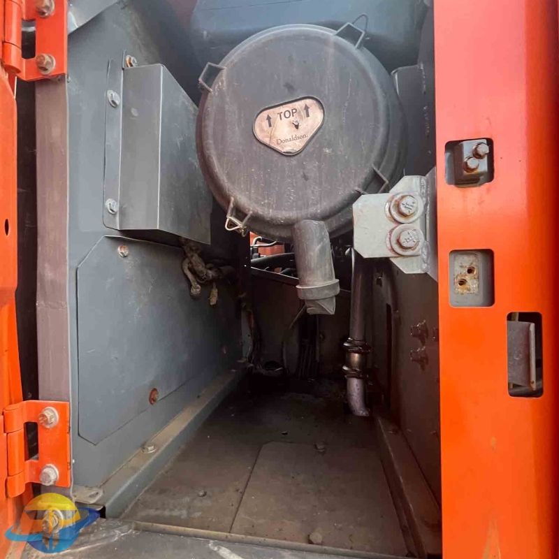 Japanese brand new and hot selling Hitachi 200 excavator, used excavator, hydraulic earthmoving machinery for sale.