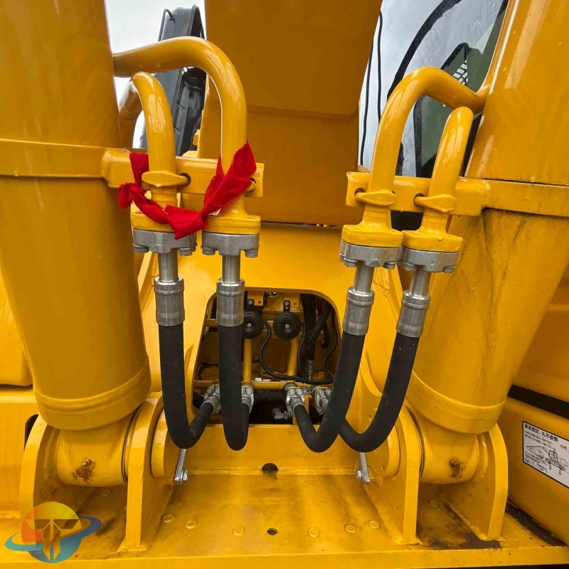 Second hand original Japanese high quality Komatsu pc220 crawler excavator with core motor engine gearbox gear parts for sale.