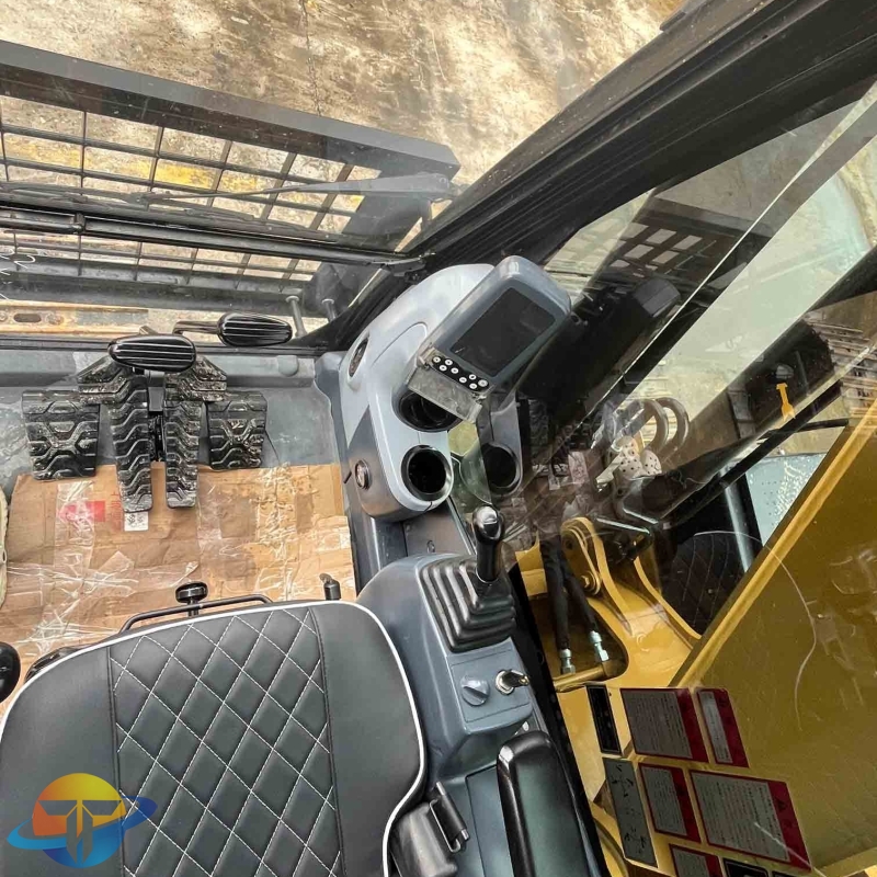 Used Caterpillar 320D2L crawler excavator with high quality engine and low consumption in good condition for sale.