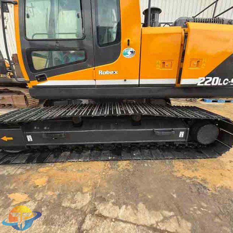 Used Hyundai 220LC-9S excavator (22 tons) from South Korea, original equipment for sale.