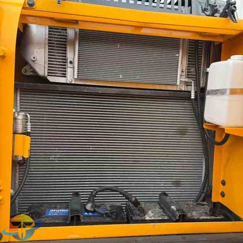 Used Hyundai 220LC-9S excavator (22 tons) from South Korea, original equipment for sale.