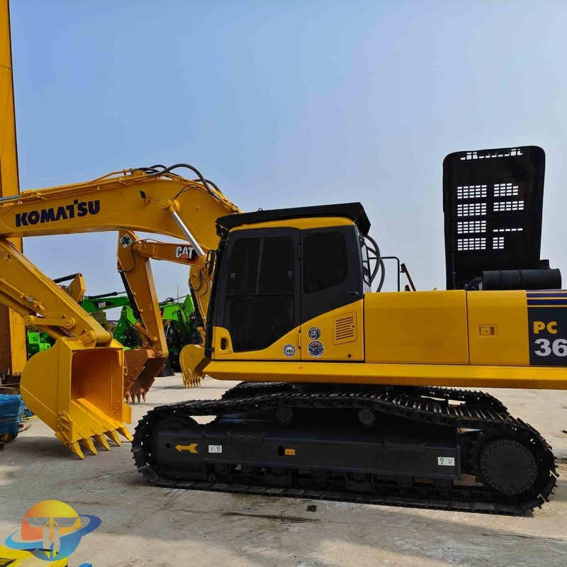 Komatsu PC360 36-ton tracked excavator, used for quarry work, low operating time, for sale.
