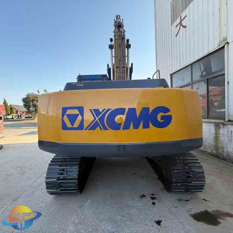The best-selling XCMG XE215CA excavator in China is an economical choice and is available for immediate sale.