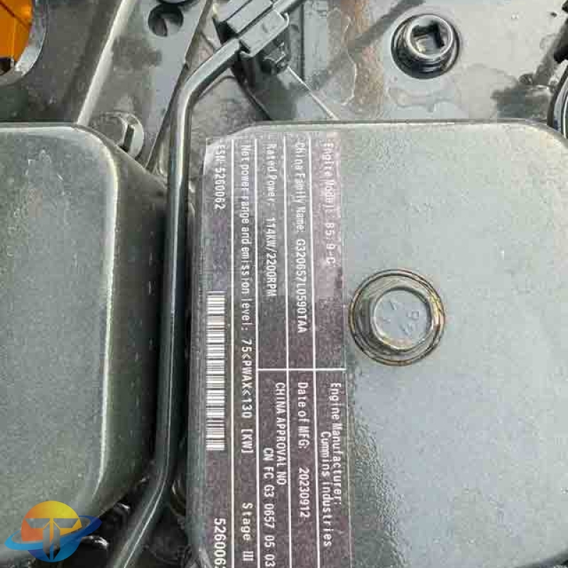 Hyundai HX220S excavator, high performance, in good condition, ready for construction use and for sale.