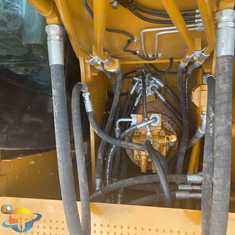 Caterpillar 320D2L excavator in good condition. Used earthmoving machinery. Professionally repaired and ready for delivery.