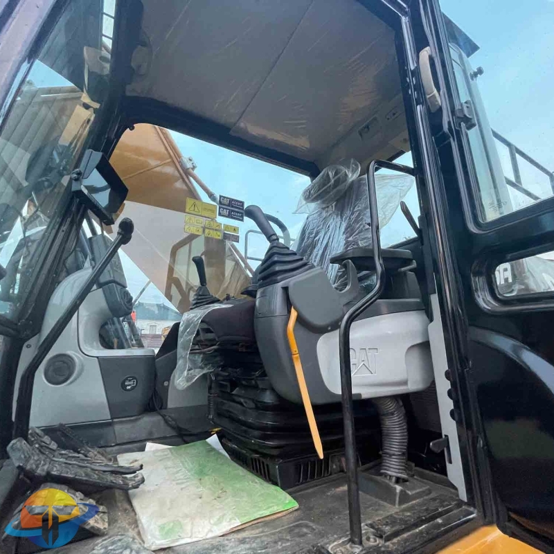 Caterpillar CAT323D2L excavator used construction machinery, fast delivery and reliable shipping. Contact us for the latest offers.