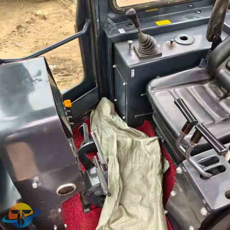 Shantui SD13S bulldozers are of high quality, reliable and durable for large-scale construction, and are available for sale.