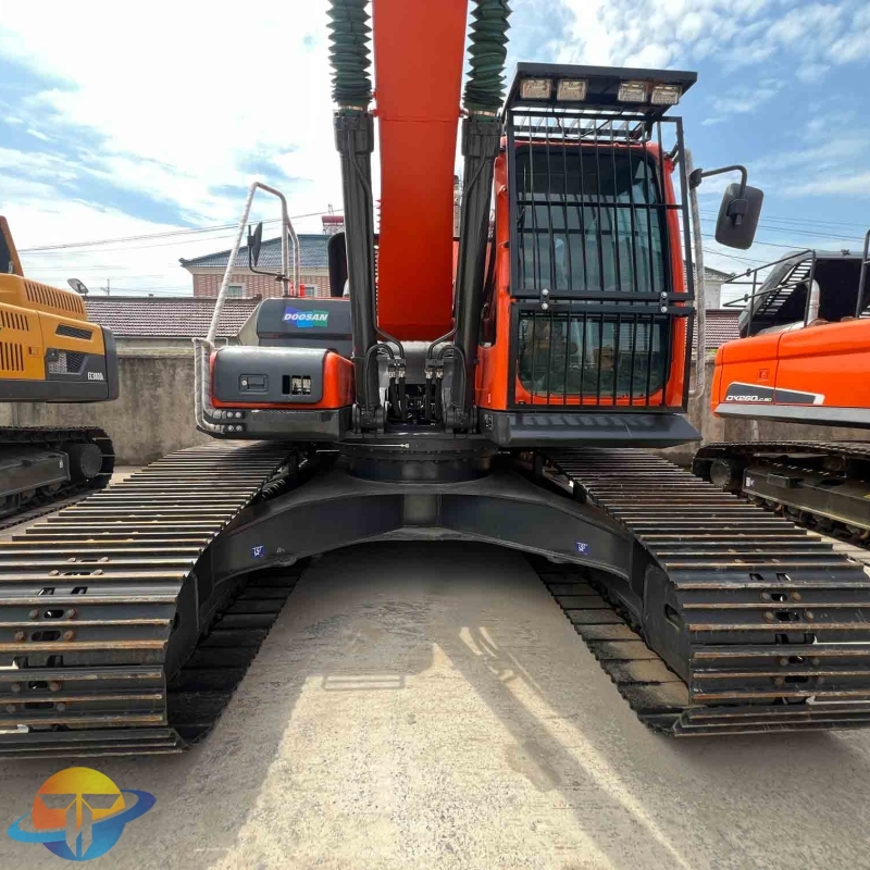 Large machinery Doosan DX300LC-9C excavator good performance second-hand excavator for sale