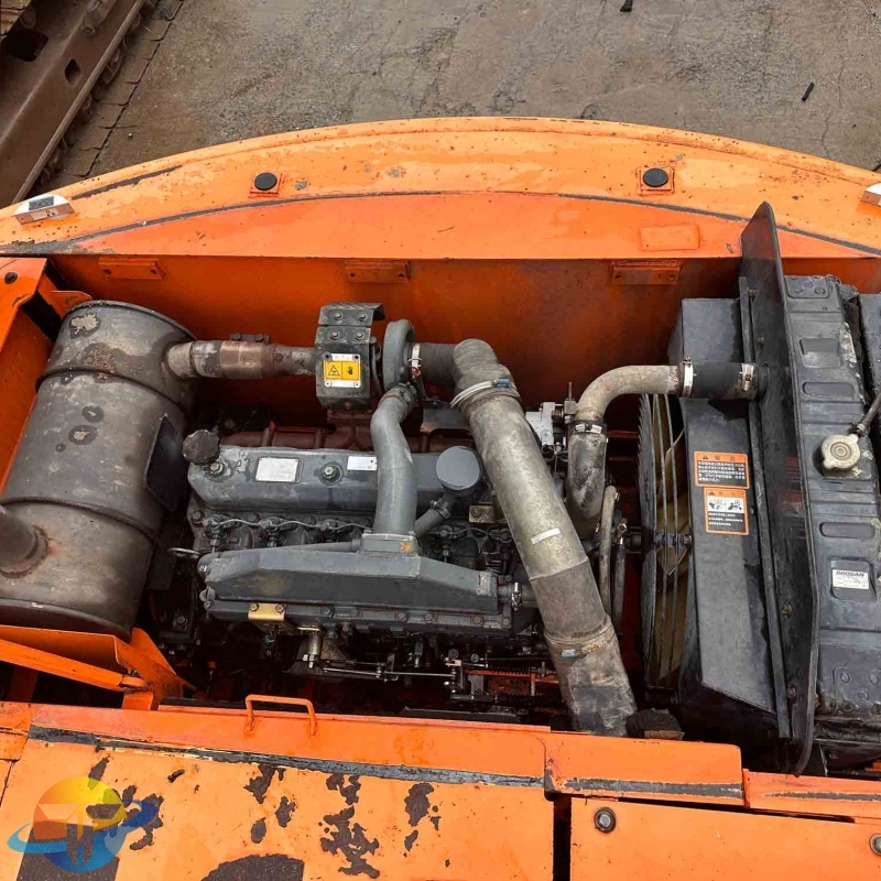 Used Doosan DH210W-7 wheeled excavator, large wheeled drive excavator for mining operations, diesel excavator for sale.