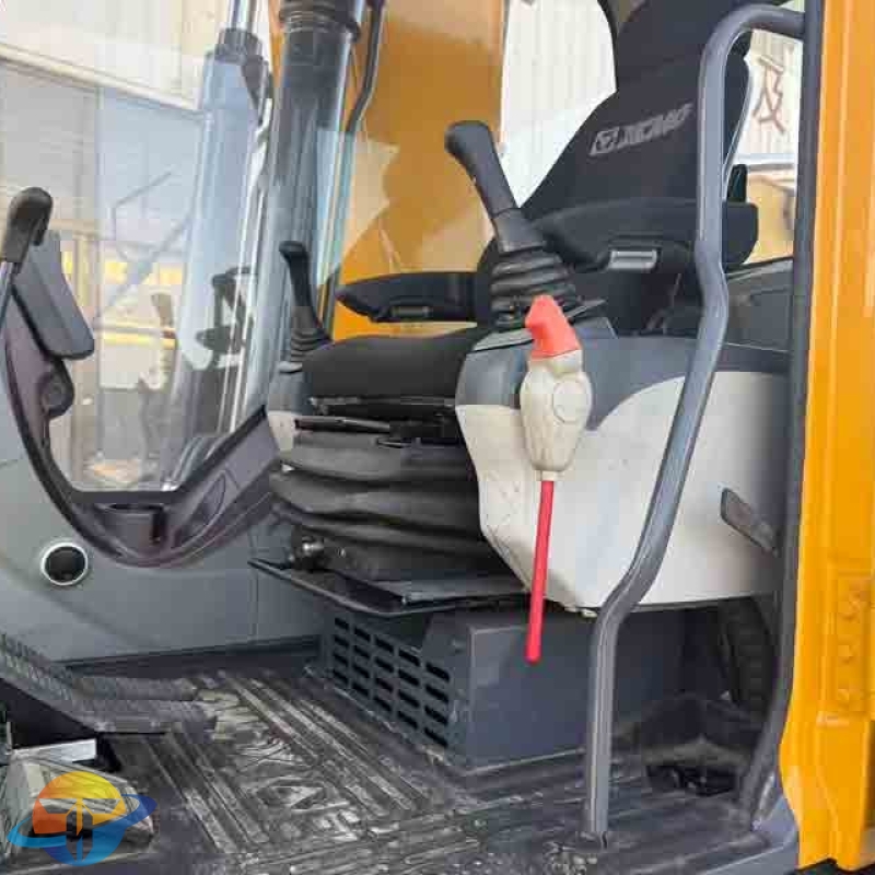 The best-selling XCMG XE215CA excavator in China is an economical choice and is available for immediate sale.