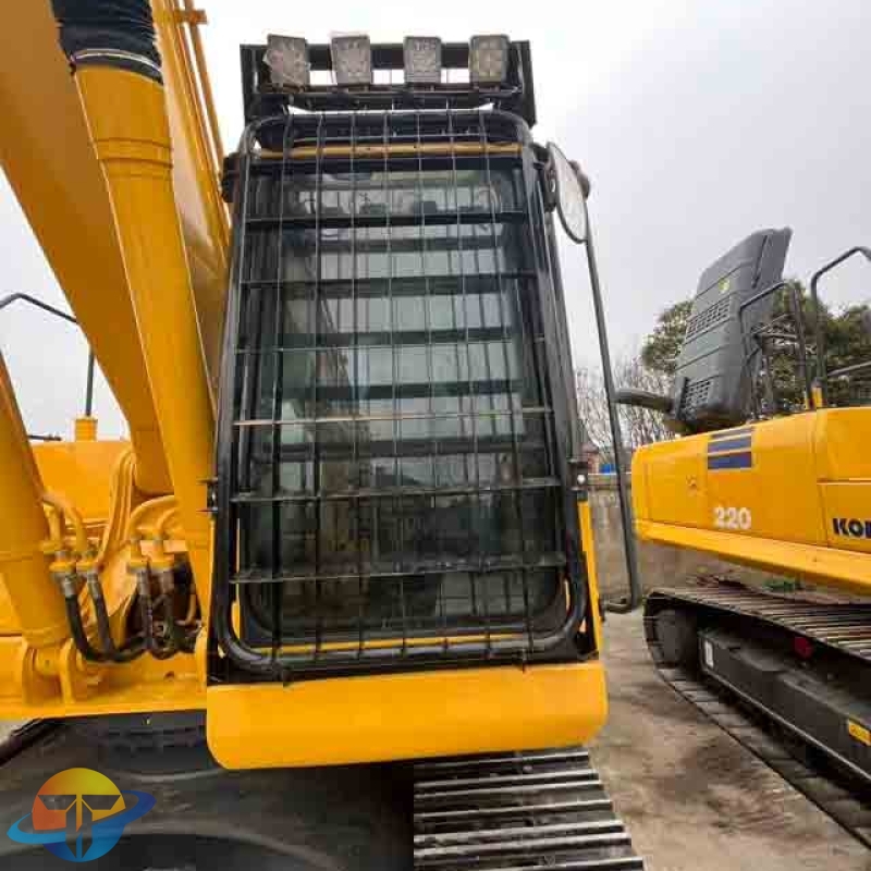 Komatsu PC220 Ace Machine is in good condition and original engine is available.