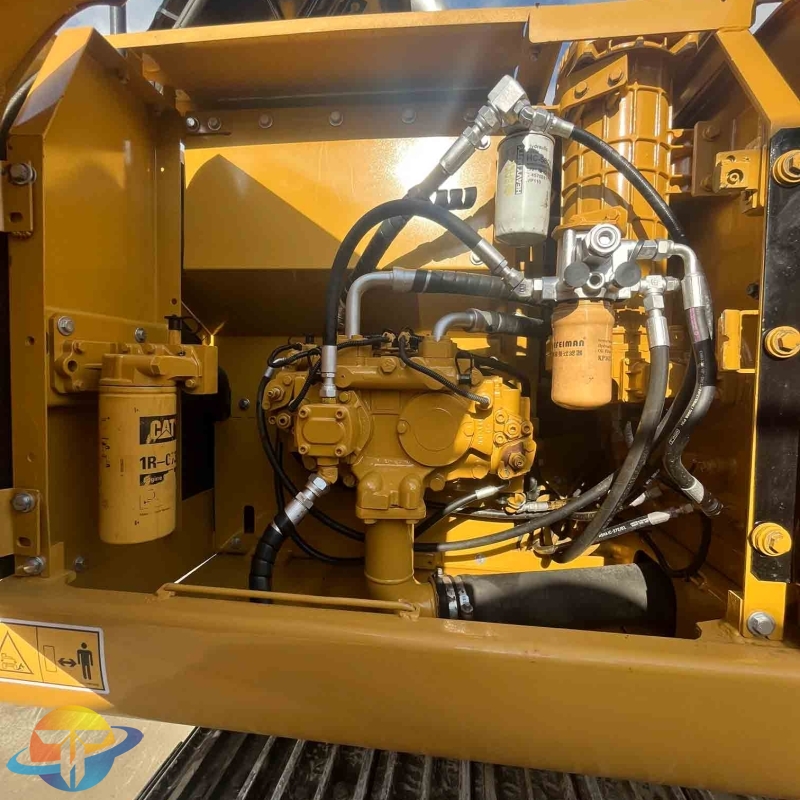 There is a limited amount of stock of used construction equipment of the world-renowned brand Japanese original Caterpillar 323D2L excavator in stock.