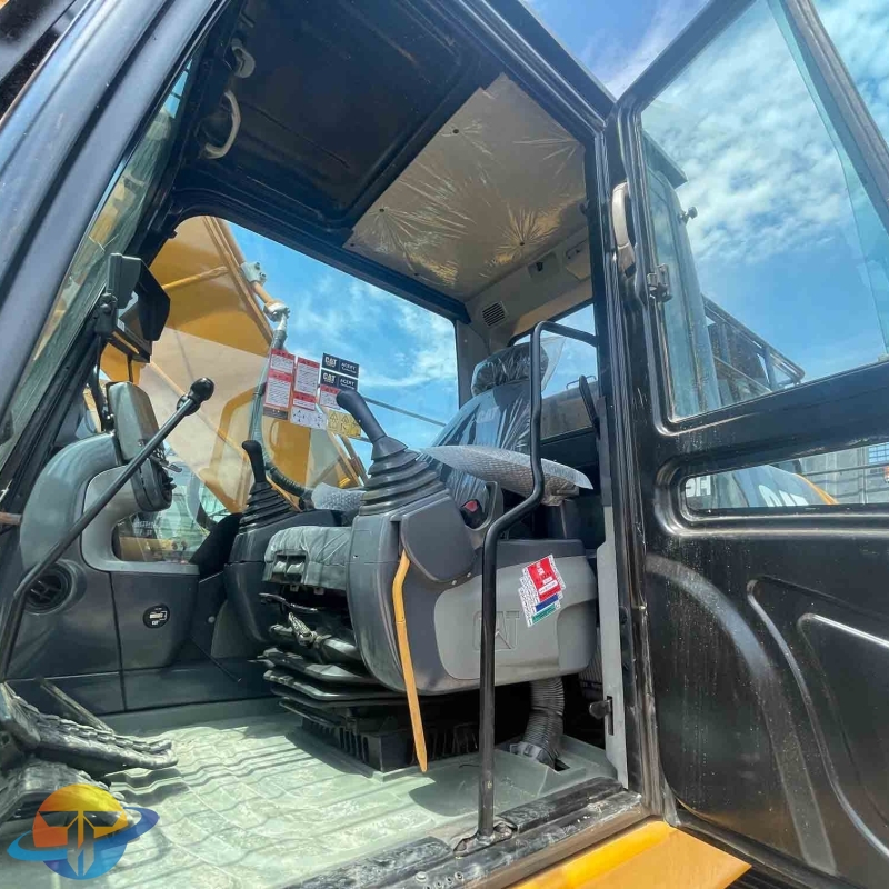 Original Caterpillar CAT320D2L excavator large second-hand construction machinery multi-purpose hydraulic excavator with high fuel efficiency and low maintenance for sale.