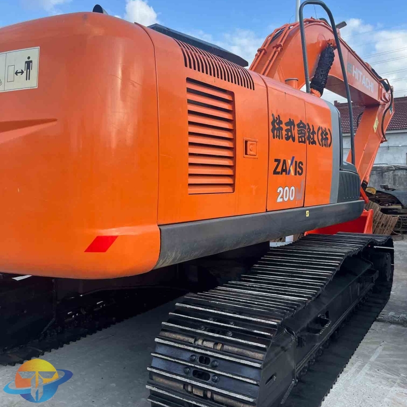 Japanese brand new and hot selling Hitachi 200 excavator, used excavator, hydraulic earthmoving machinery for sale.
