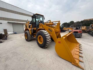 The Caterpillar CAT966H loader is in good condition, has strong power, and is available for immediate sale.