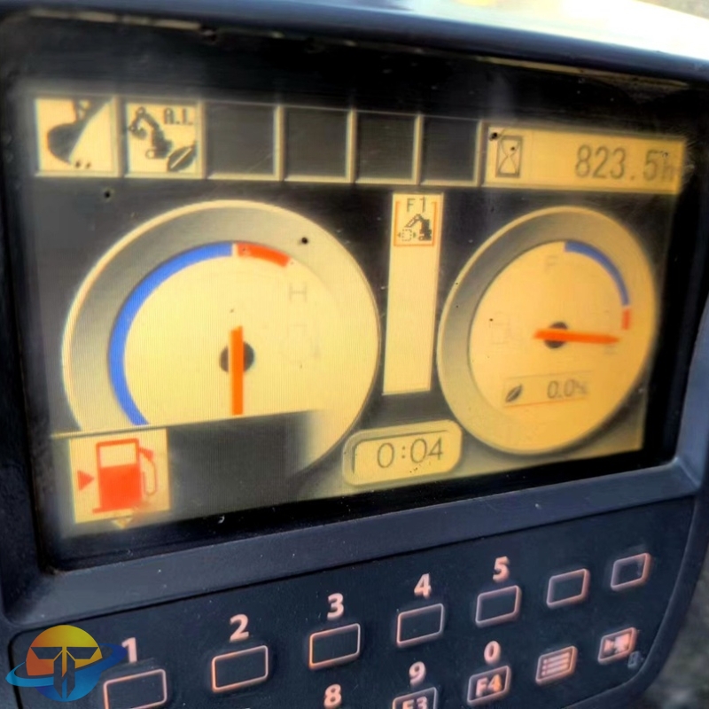 Japanese original second-hand Hitachi ZX200 excavator cheap price