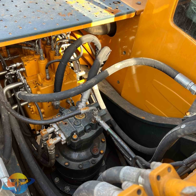 High quality original second hand Hyundai 220LC-9S excavator in good condition for sale at a very low price