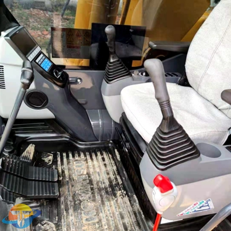 used Komatsu PC220-8 excavator core parts at low price