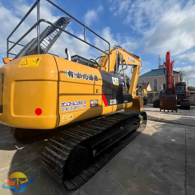 There is a limited amount of stock of used construction equipment of the world-renowned brand Japanese original Caterpillar 323D2L excavator in stock.