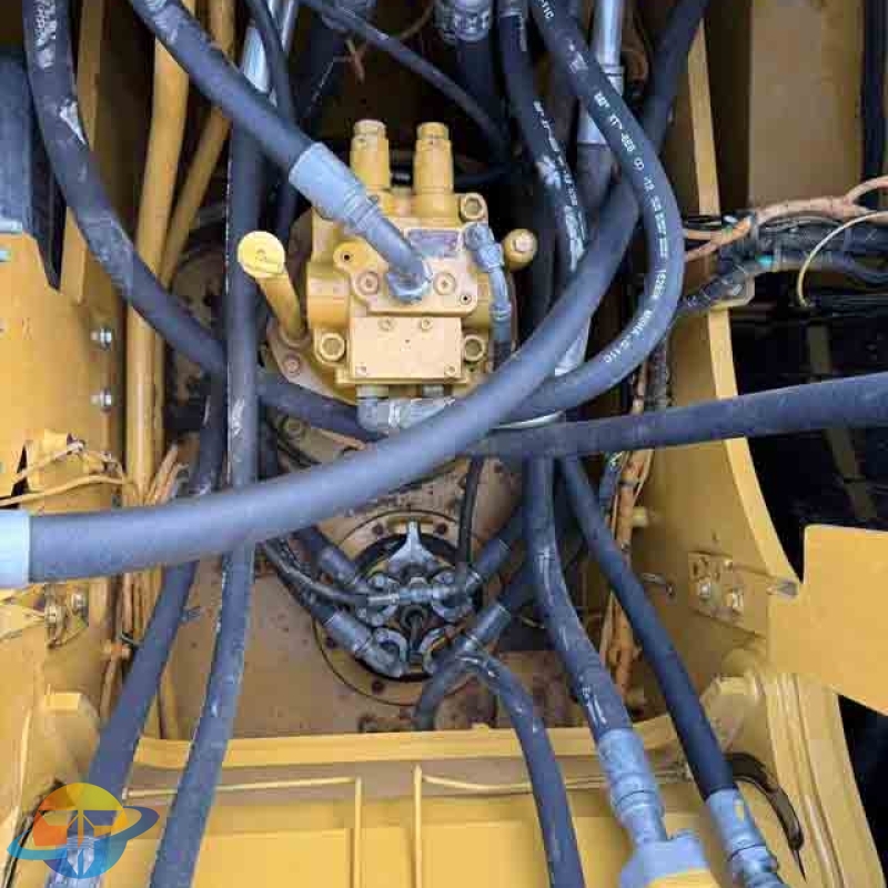 Used Caterpillar CAT323 excavator, low working time, high-altitude loading, used construction machinery for sale.