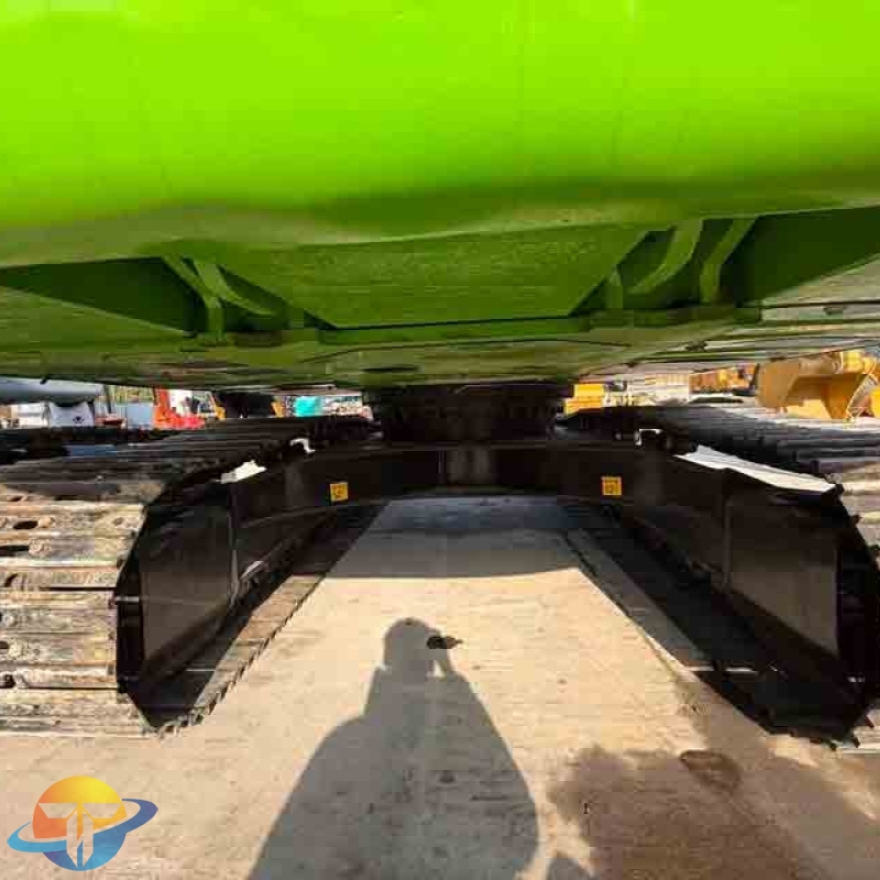 A used Caterpillar green CAT320D2L excavator with a powerful hydraulic system and high cost-performance ratio is available for sale.