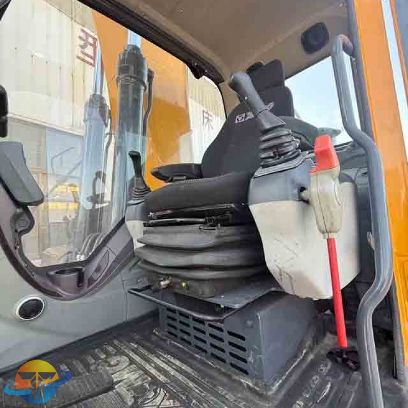 The best-selling XCMG XE215CA excavator in China is an economical choice and is available for immediate sale.