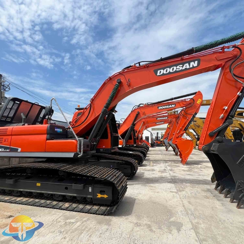 Large machinery Doosan DX300LC-9C excavator good performance second-hand excavator for sale