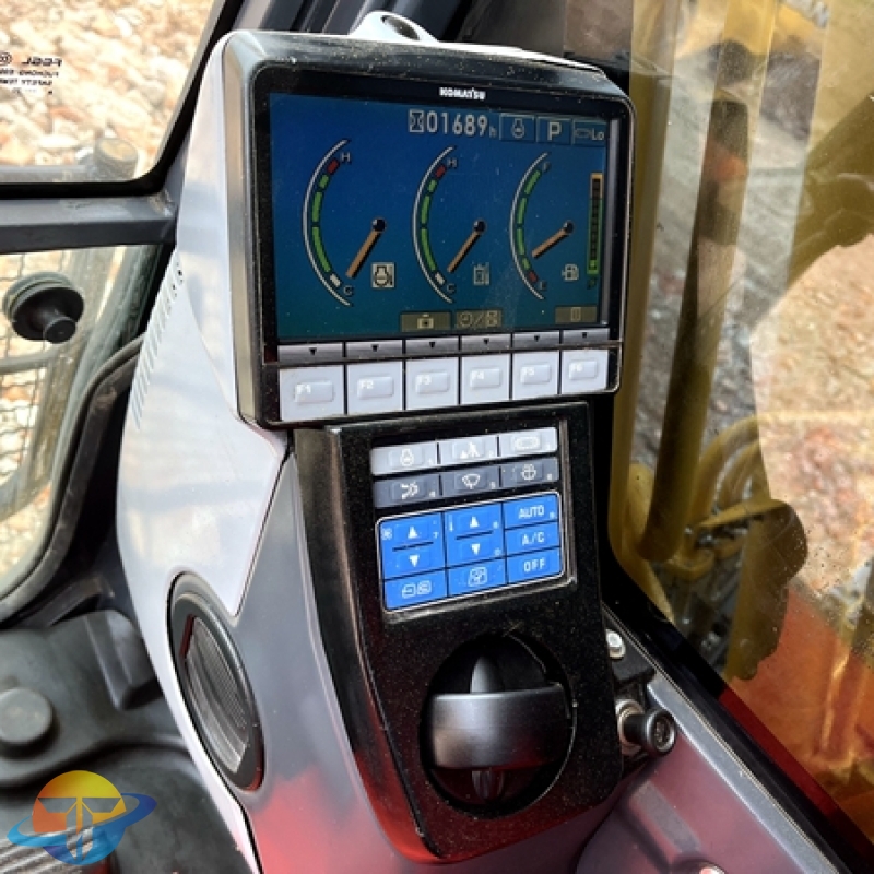 Premium Komatsu PC200-8 excavator with excellent performance and low working time