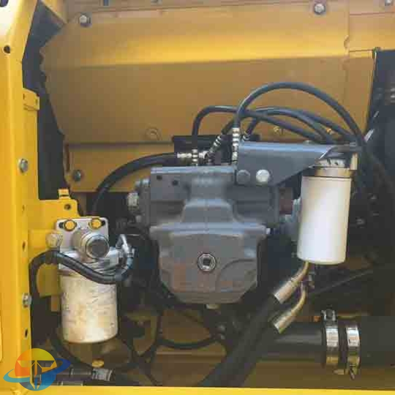 Well-maintained Komatsu PC220 excavators, used construction tracked excavators are available for immediate sale.