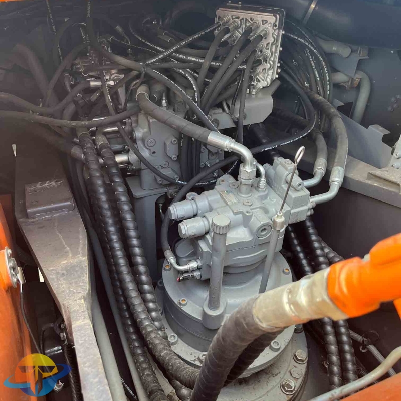 Japan-made Hitachi ZX240 hydraulic crawler excavator used excavator is in stock and is selling well.