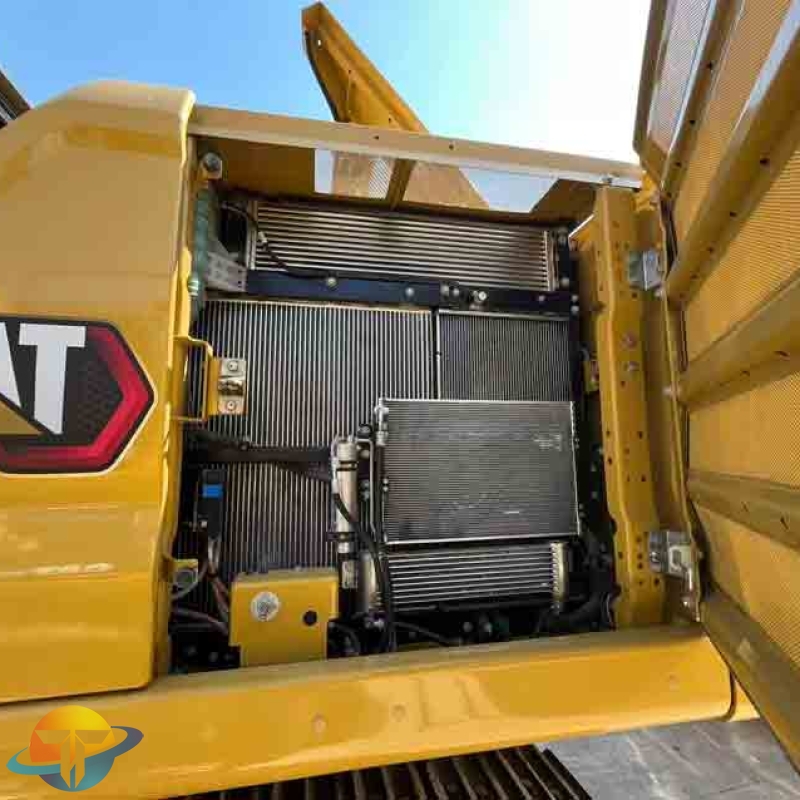 Caterpillar 330 high-spec excavator with strong power output and in good condition; used tracked excavator for sale.