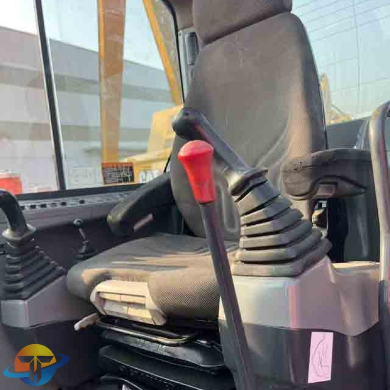 Used Doosan DX60-9C hydraulic mini excavator, suitable for small industrial projects. High quality, available for sale.