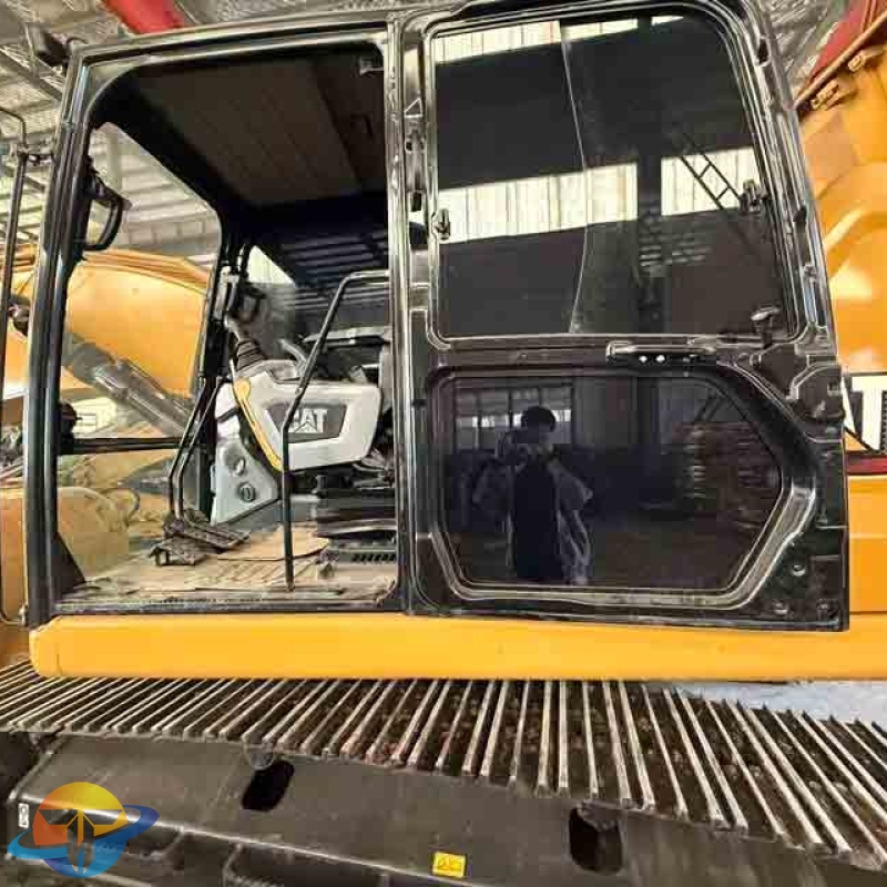 Used Caterpillar CAT323 high-spec excavator, original Japanese hydraulic excavator for sale.