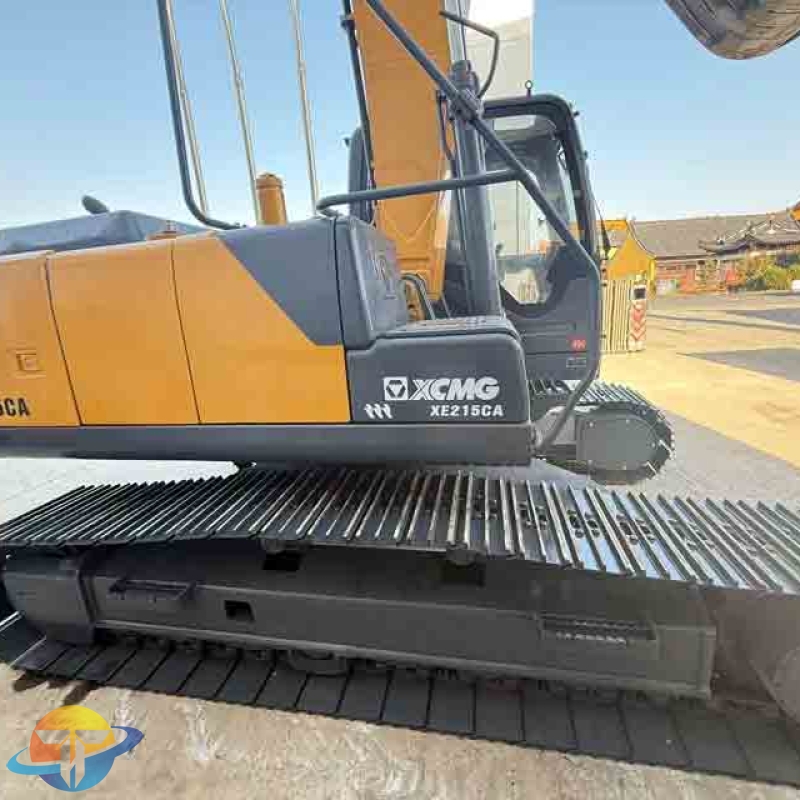 The best-selling XCMG XE215CA excavator in China is an economical choice and is available for immediate sale.