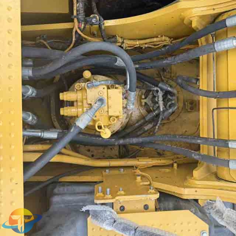 The Caterpillar CAT323 high-spec excavator, a powerful large-scale heavy-duty engineering equipment, is available for immediate sale.